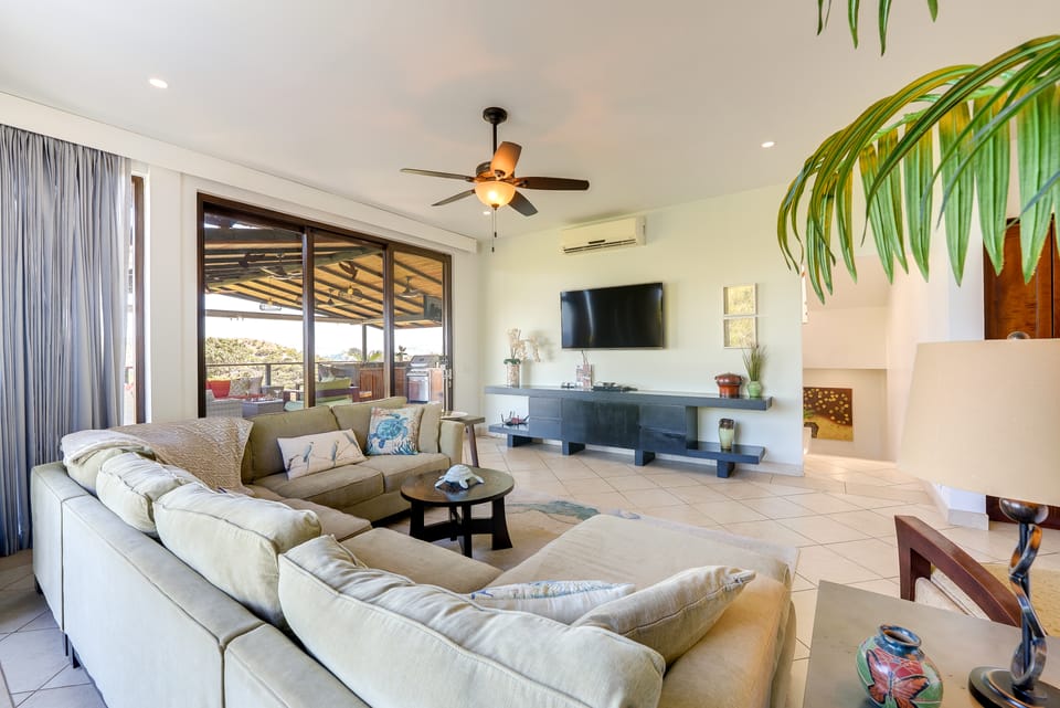 Luxury Home w/ Views & Infinity Pool: Near Beach! House in Guanacaste Province