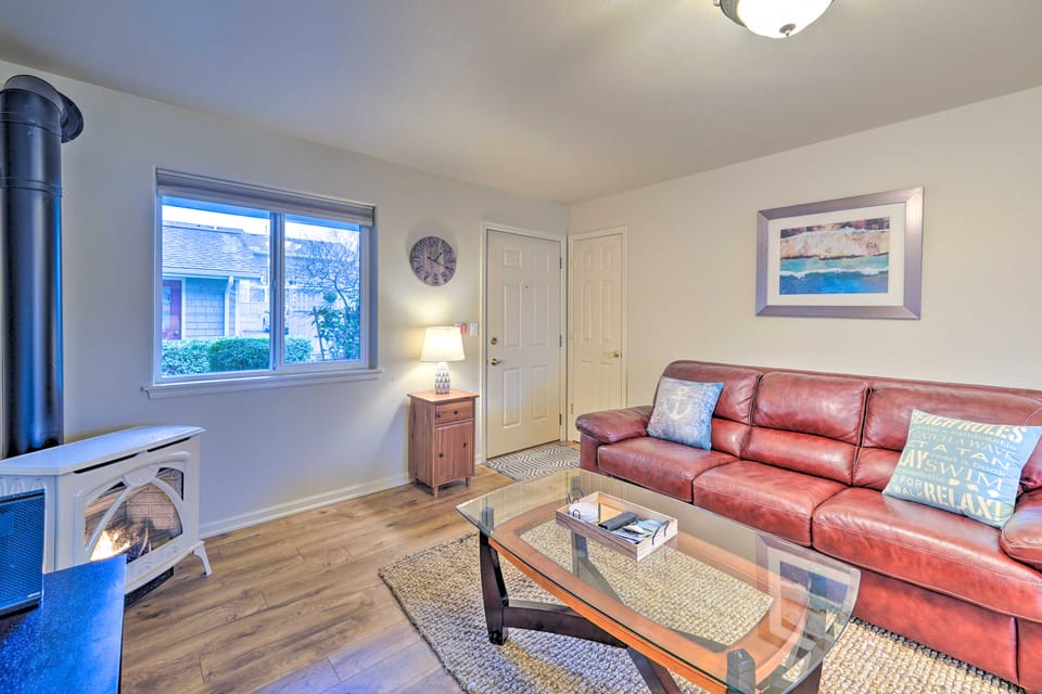 Anacortes Condo - Walk to Town, Marina, + Bay! Apartment in Anacortes