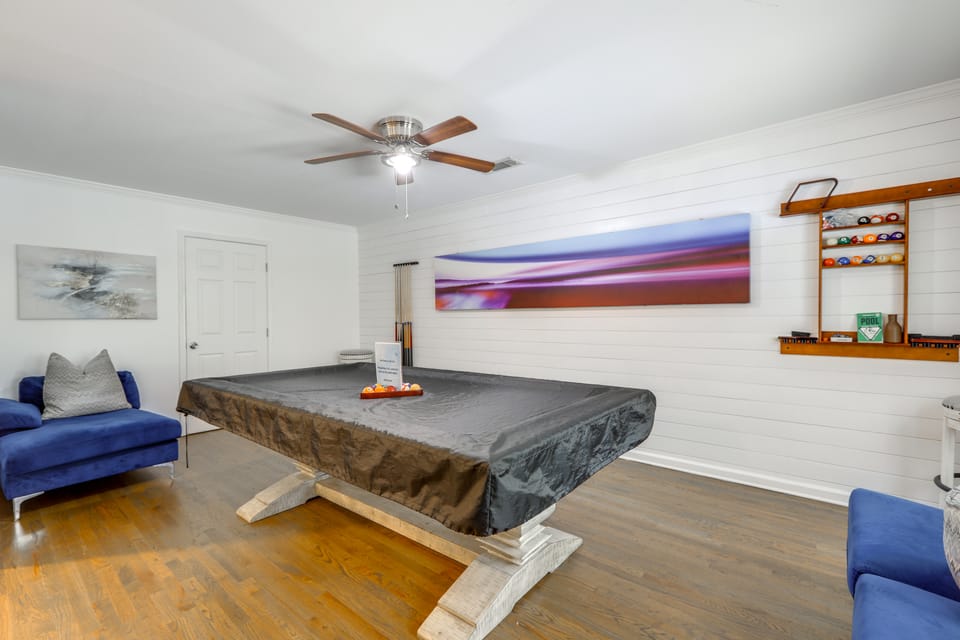 Fire Pit & Deck: Home 7 Mi to Mercedes-Benz! House in Atlanta
