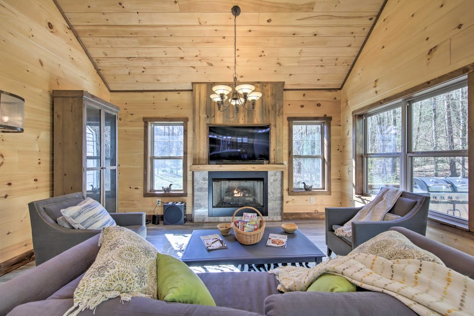 Airy Ellijay Home w/ Spacious Creekside Deck! House in Georgia