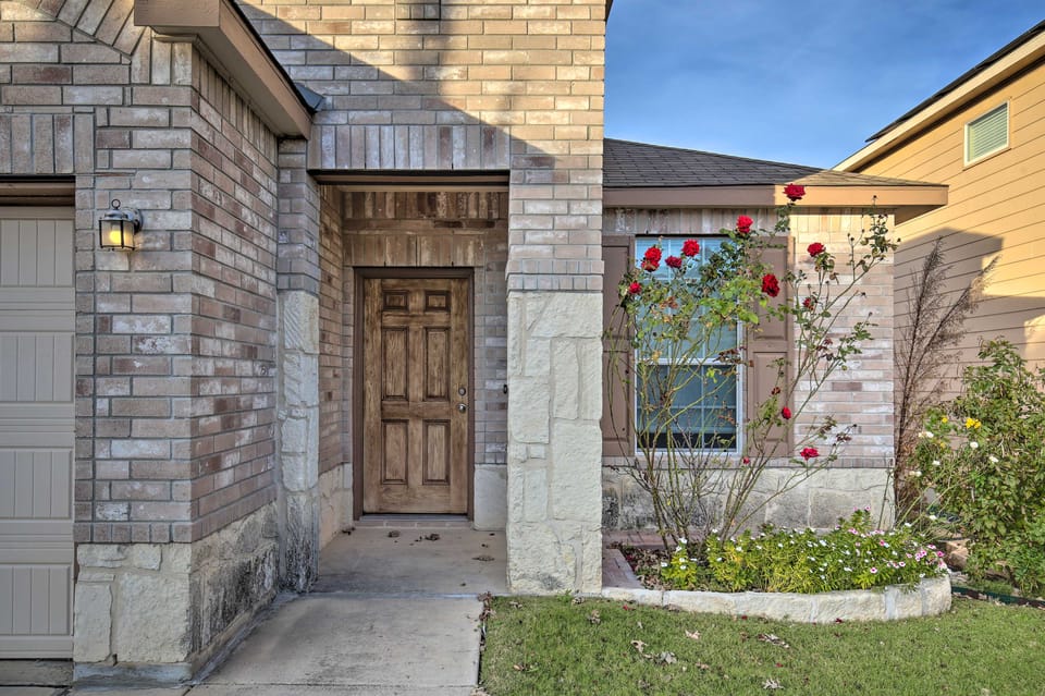 San Antonio Home w/ Hot Tub: Near Golf & Shopping House in San Antonio
