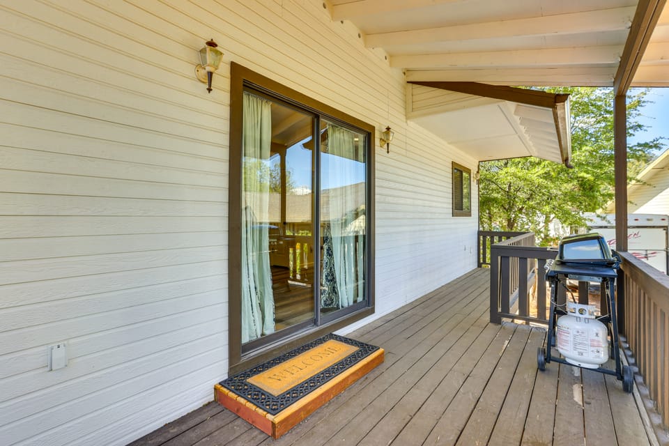 Hike, Sled & Snowshoe! Family Retreat in Payson House in Payson