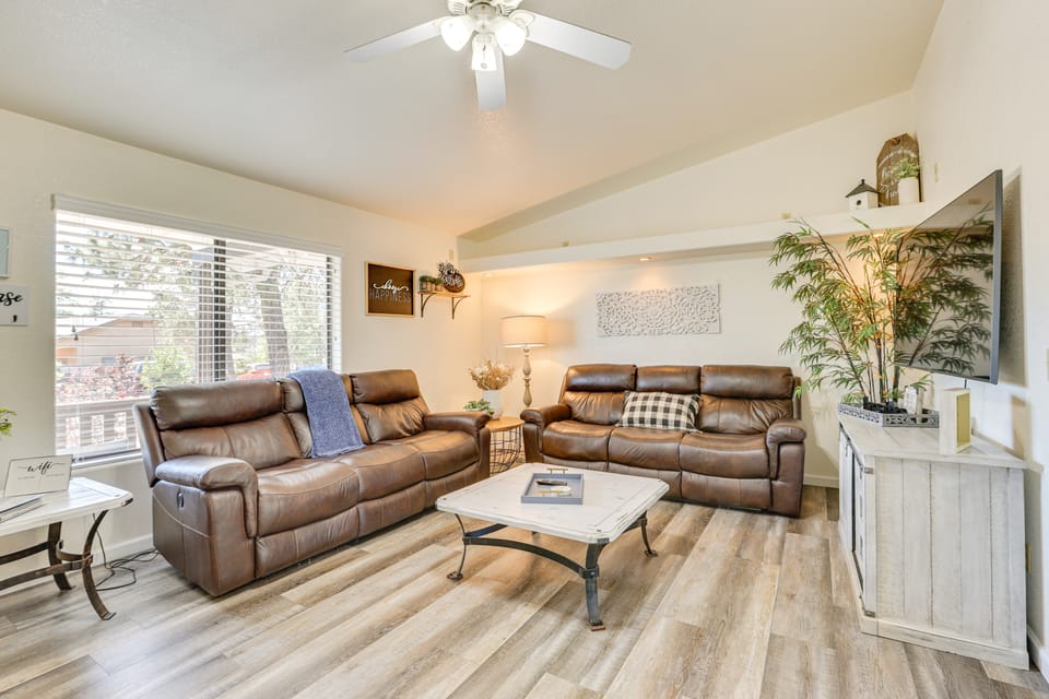 Hike, Sled & Snowshoe! Family Retreat in Payson House in Payson