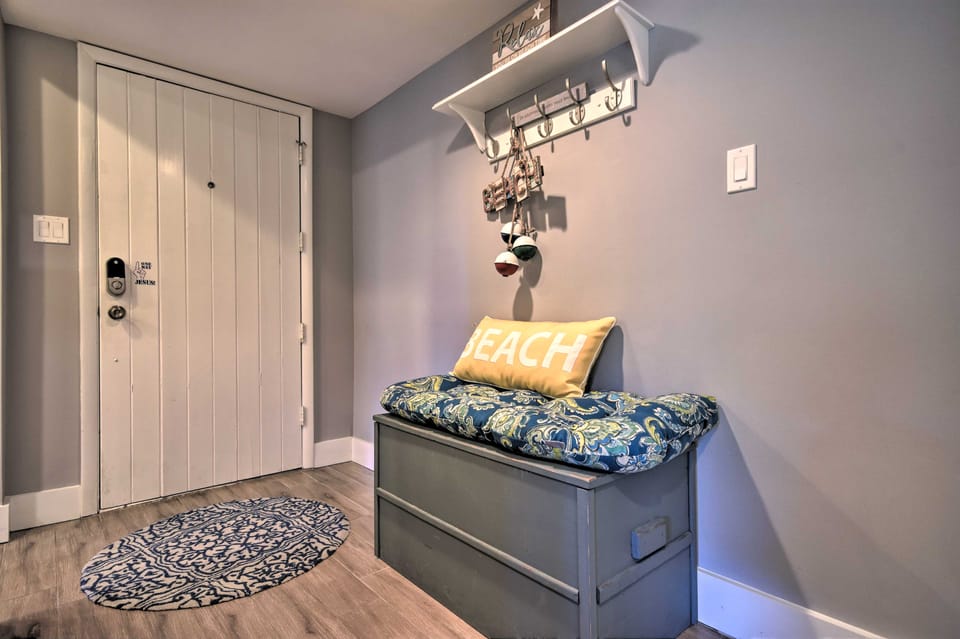 Resort Condo: Golf & Pond View, Walk to Beach Apartment in Miramar Beach