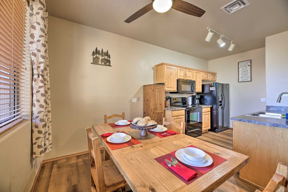 Near Lake & Trails: Show Low Condo w/ Grill! Apartment in Show Low