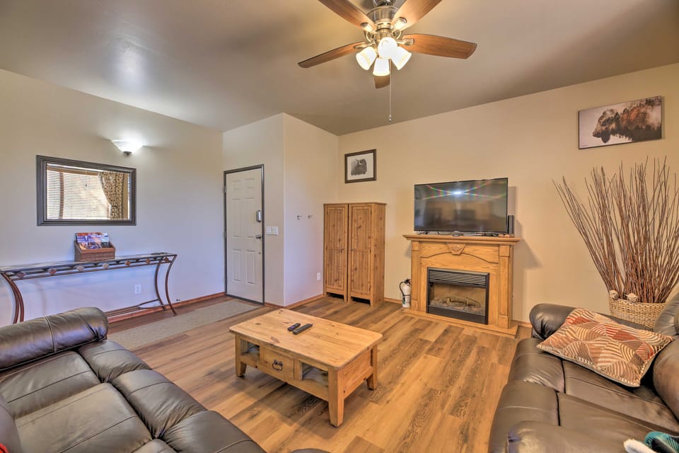 Near Lake & Trails: Show Low Condo w/ Grill! Apartment in Show Low