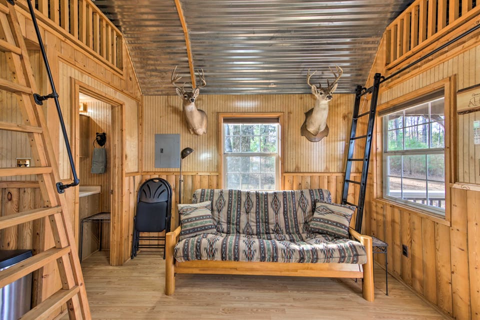 Lakefront Cabin w/ 2 Lofts, Boats on 4 Acres House in Texas