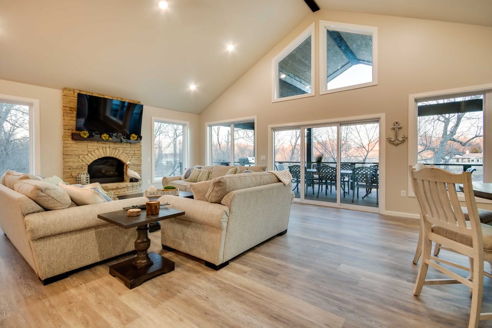 Waterfront Grand Lake Family House w/ Game Room! House in Cleora