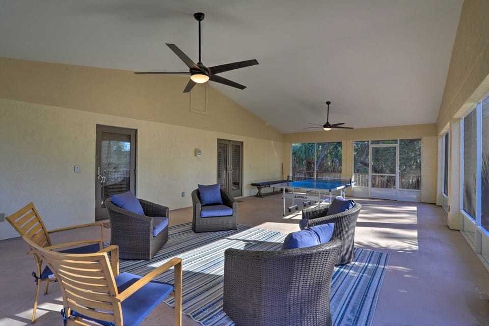 Largo Home + Outdoor Oasis: ‘The Peacock Farm’ House in Seminole