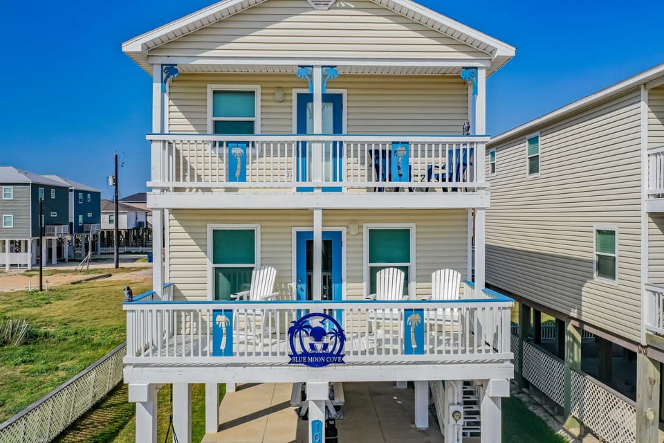 Walk to Shore & Eats: Surfside Beach House House in Surfside Beach