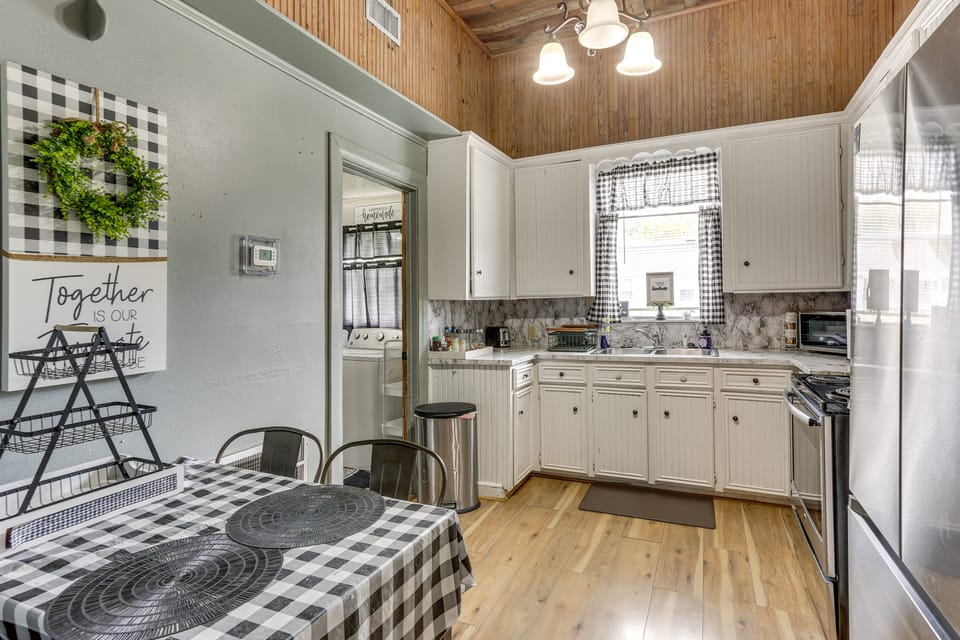 Cozy Livingston House w/ Fenced Yard + Patio! House in Texas