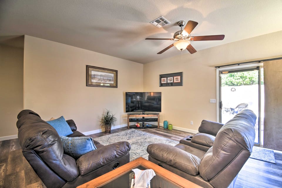 Family Poolside Escape 15 Mi to Dtwn Phoenix! House in Avondale