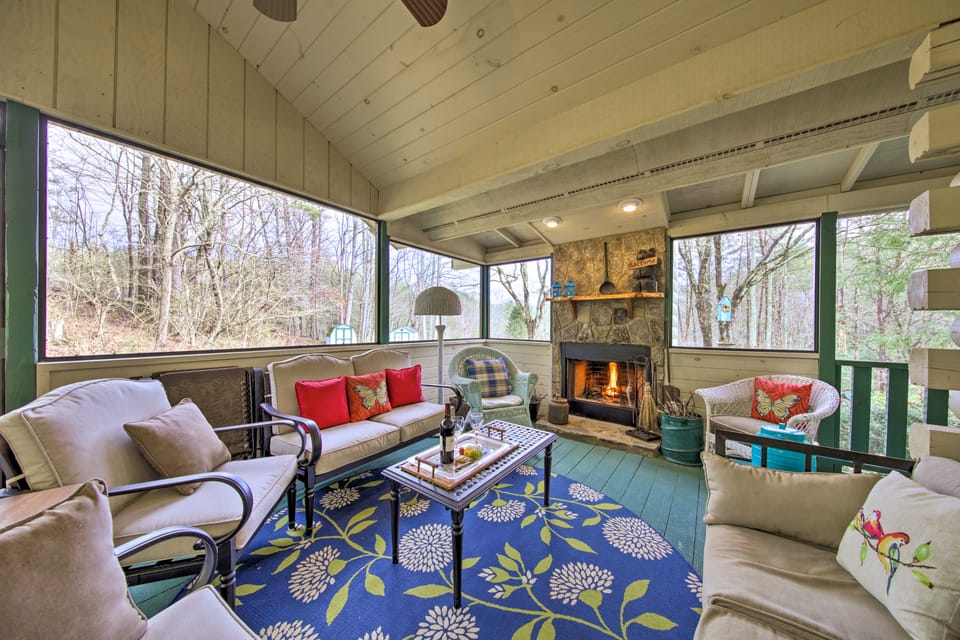 Ellijay Cabin with Porch & Private Hot Tub! House in Georgia