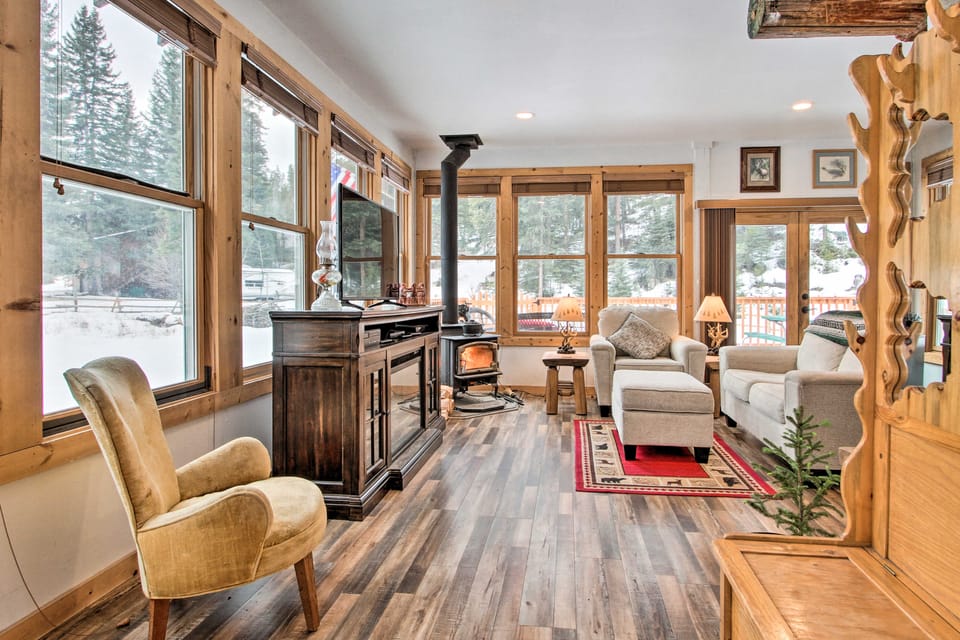 Creekside Clancy Cabin in Helena Natl Forest! House in Idaho