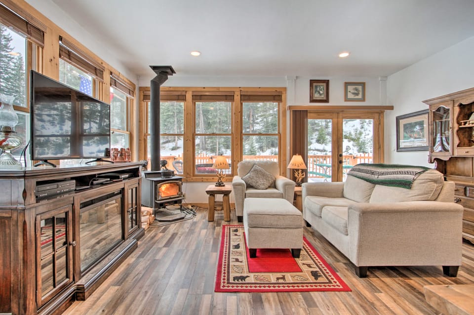 Creekside Clancy Cabin in Helena Natl Forest! House in Idaho