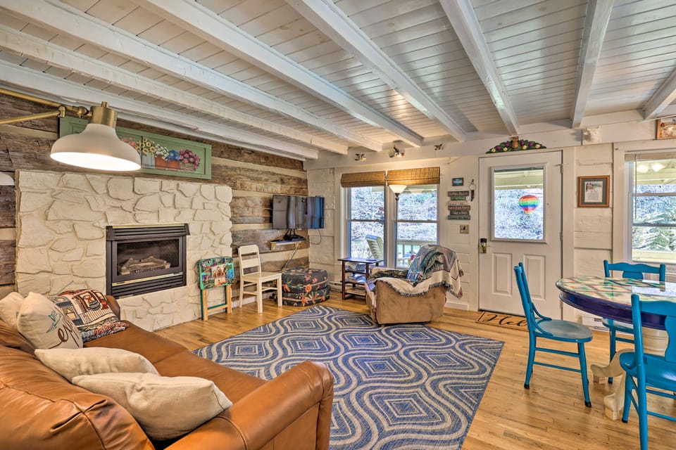 Riverside Cabin Near West Jefferson! House in Ashe County
