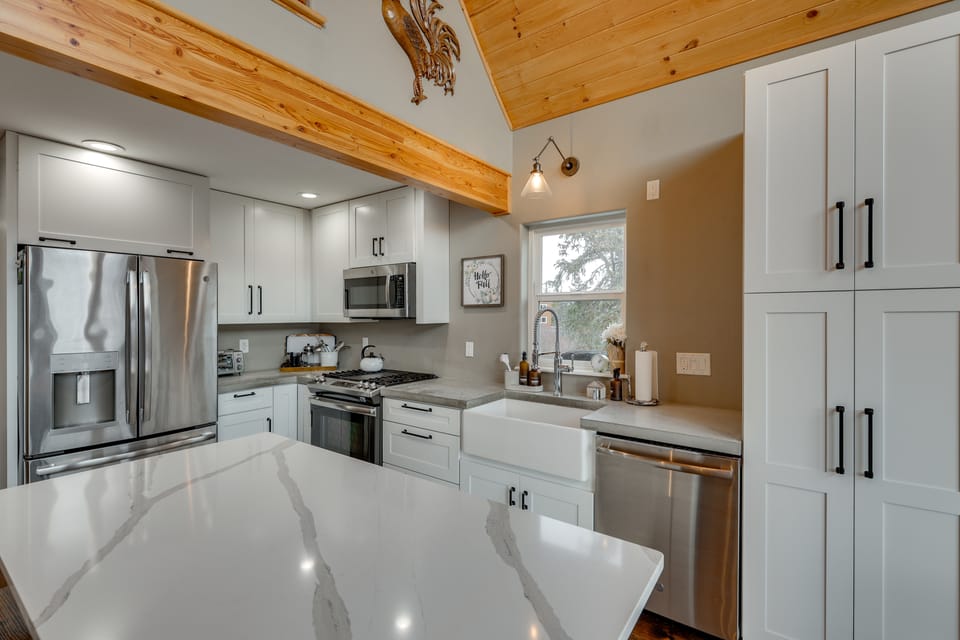 Stunning Alaskan Getaway w/ River & Mtn Views House in Anchorage