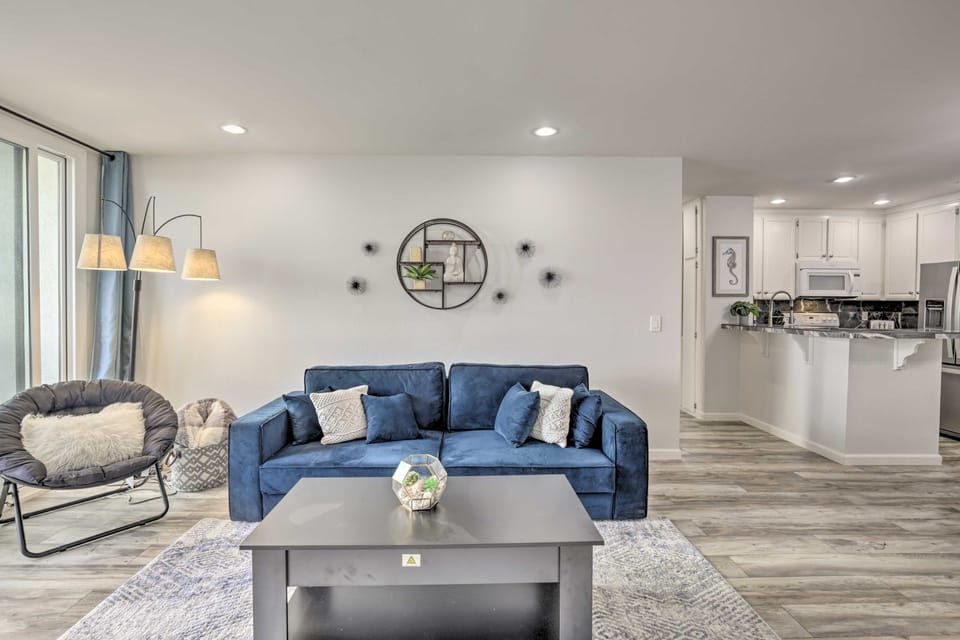 Charming Oceanside Condo w/ Beach & Pool Access! Apartment in Oceanside