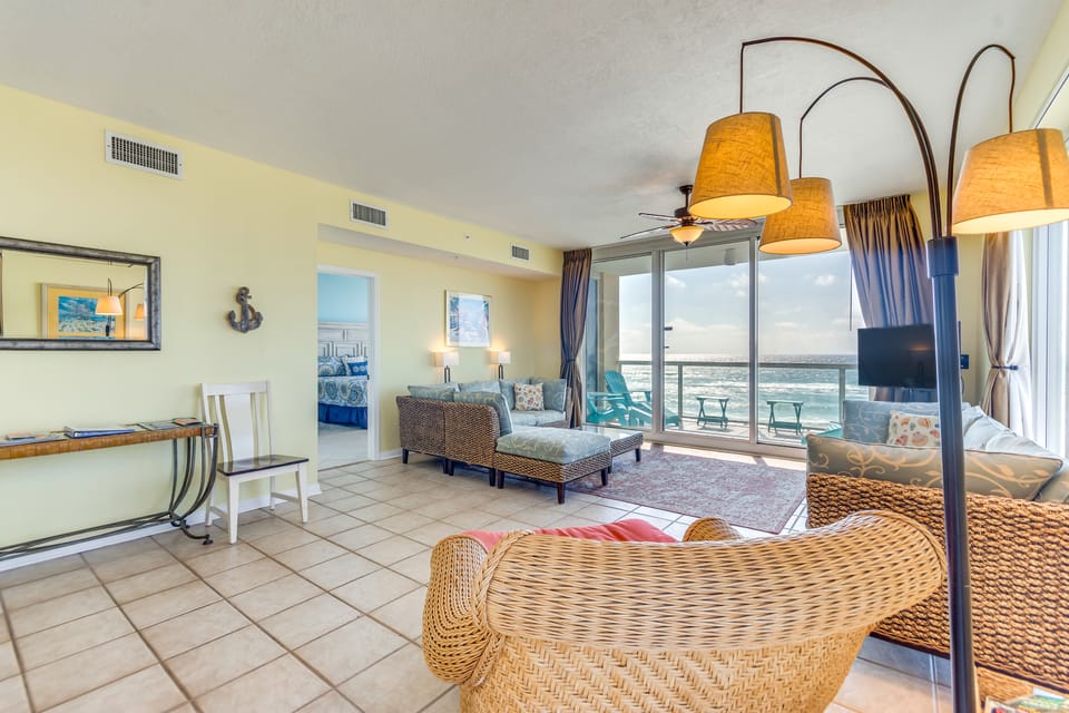 Sunsational Navarre Condo: Beach Chair Service Apartment in Pensacola Beach