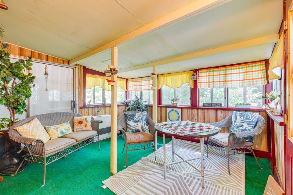Heathsville Home w/ Sunroom < 10 Mi to Beach! House in Maryland
