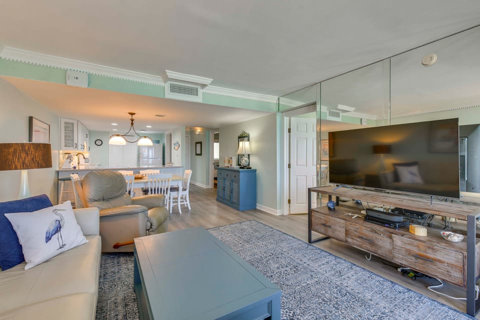 ‘Emerald Dreams’ Beach & Lakefront West PCB Condo Apartment in Sunnyside