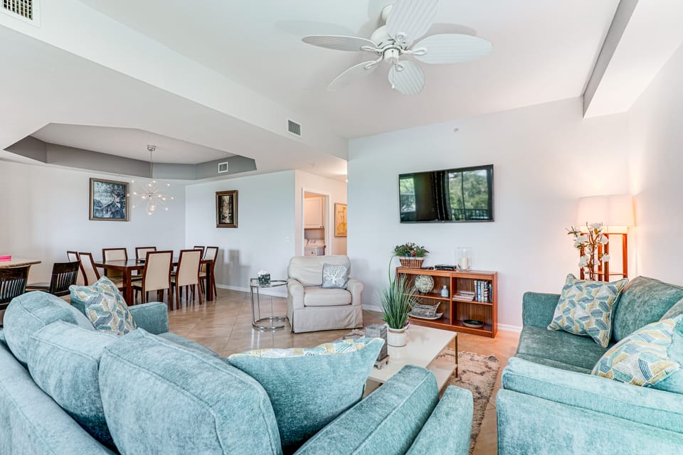 Fort Myers Condo in Country Club w/ Pool & Tennis Apartment in Lee County
