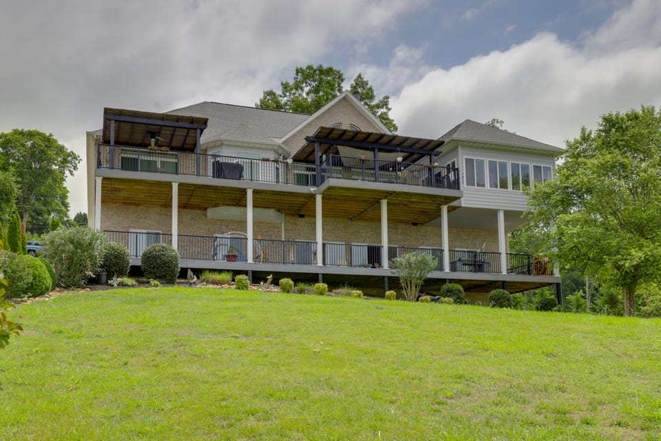 Spacious Baneberry Home w/ Lake Douglas Views! House in Baneberry