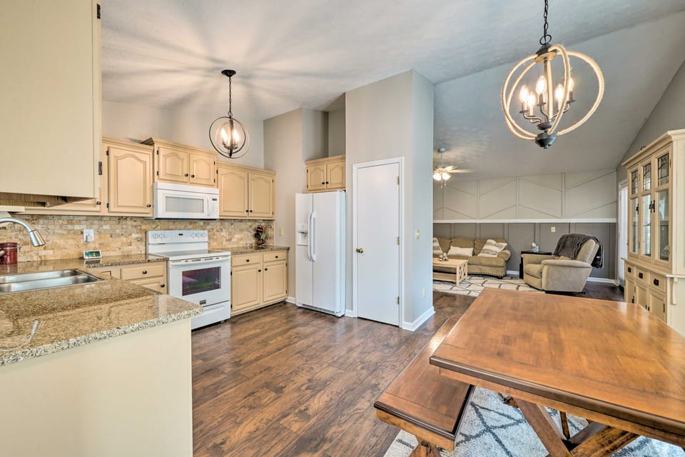 Oak Island Getaway w/ Yard - Walk to Beach! House in Oak Island