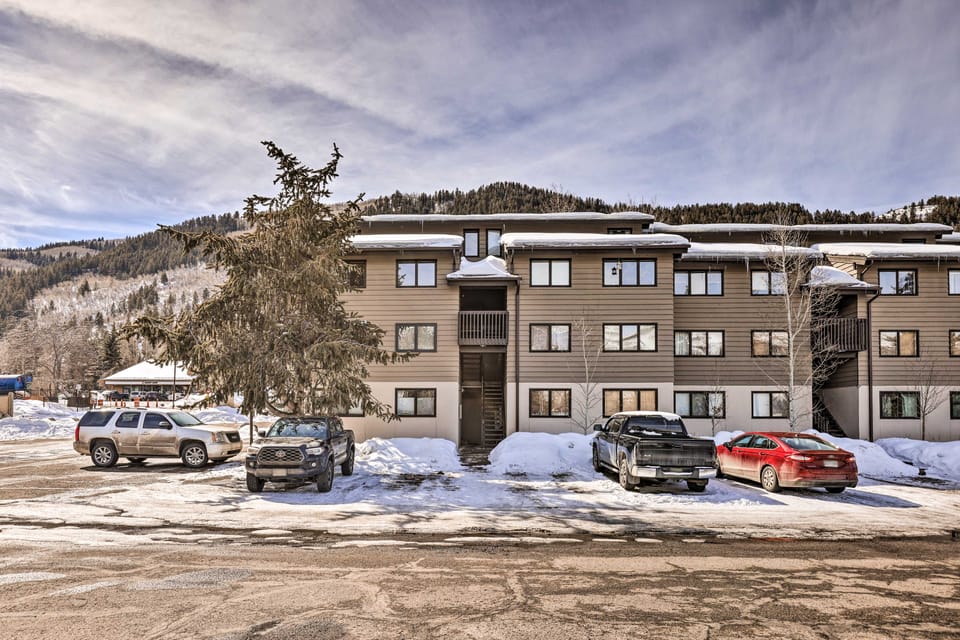 3BR Riverfront Retreat, Walk to Vail & BC Shuttles Apartment in Avon