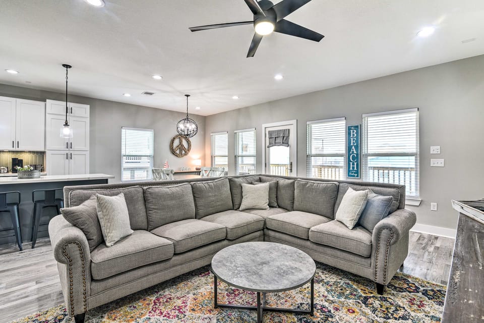 Steps to Gulf: Galveston Gem w/ Boat Launch Access House in Galveston Island
