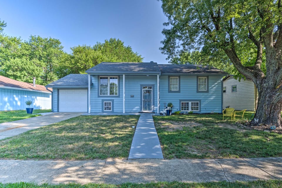 Home w/ Fire Pit - 8 Mi to Dtwn Mile Square! House in Indianapolis
