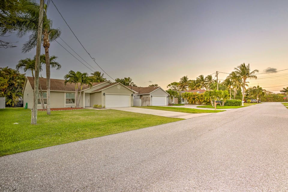 Jupiter Home w/ Patio & Grill ~ 6 Mi to Beach! House in Jupiter