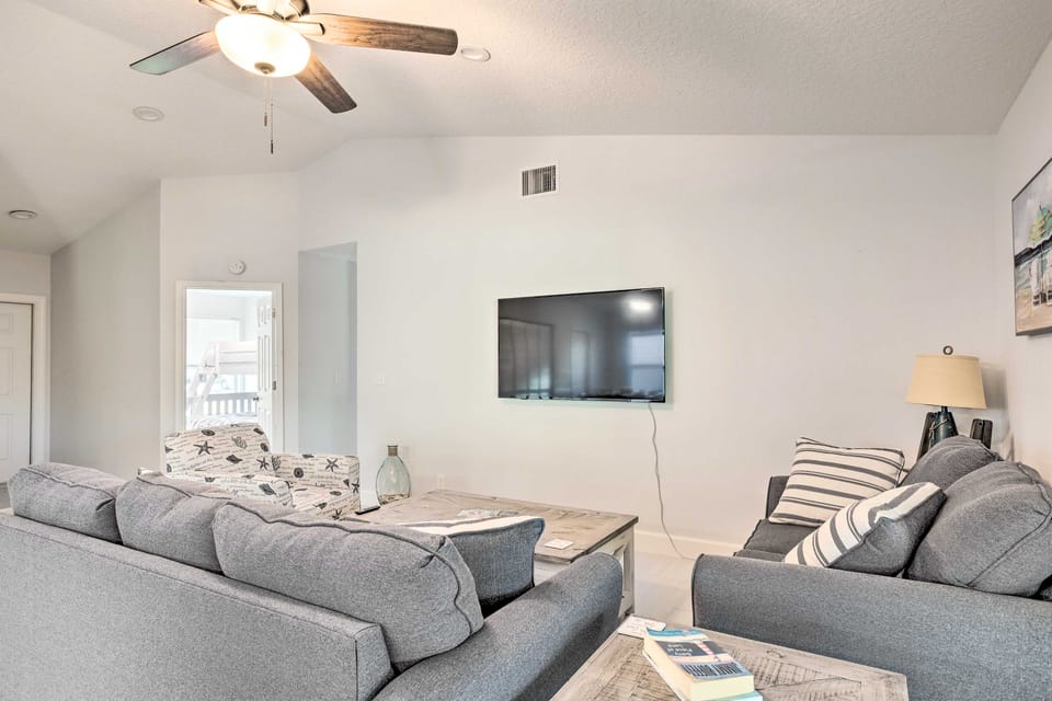 Jupiter Home w/ Patio & Grill ~ 6 Mi to Beach! House in Jupiter