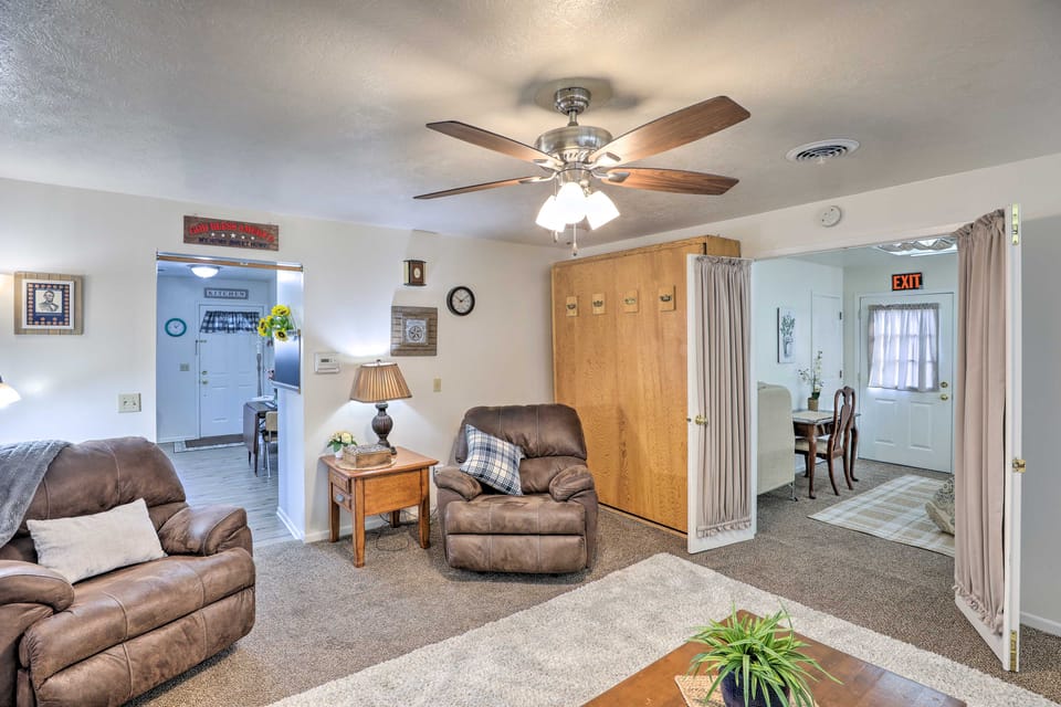 Akron Apartment w/ Balcony - Hunting Nearby! Apartment in Iowa