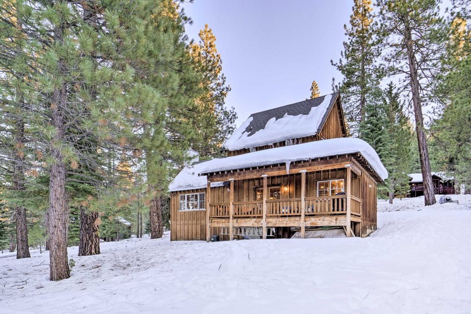 Furnished Deck: Cabin on Northstar Shuttle Route! House in Sierra Nevada