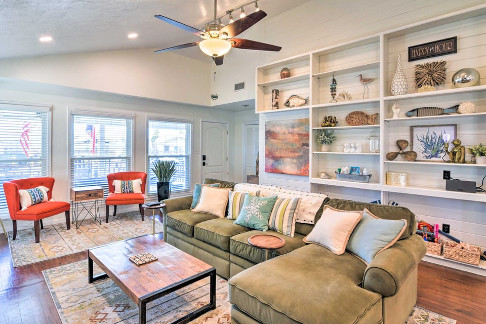 Kayaks & Dock: Waterfront Gem in Jamaica Beach! House in Jamaica Beach