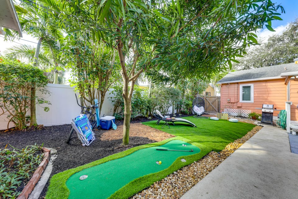 Near Concerts & Transit! Historic Hot Tub Cottage Cottage in Lake Worth