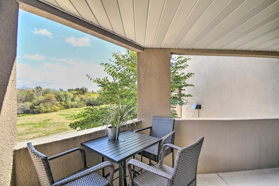 Pool, Golf Course View: Scottsdale Condo Apartment in Phoenix