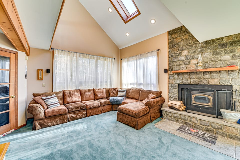 Near Hiking & Skiing: Hunter Mountain Getaway! Apartment in Capital District, NY, USA
