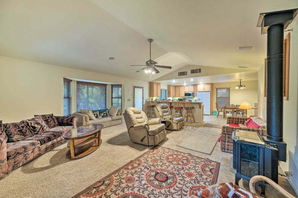 Furnished Deck: Family-Friendly Twain Harte Home House in Twain Harte