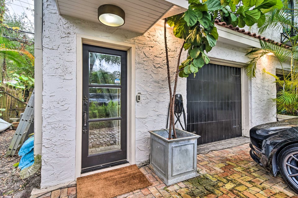 Chic Getaway in Desirable South Tampa District! Apartment in Tampa