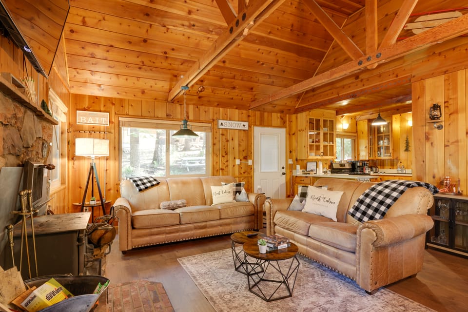 3 Mi to Big Trees State Park: Cabin w/ Scenic Deck House in Dorrington