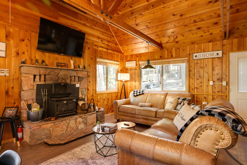 3 Mi to Big Trees State Park: Cabin w/ Scenic Deck House in Dorrington