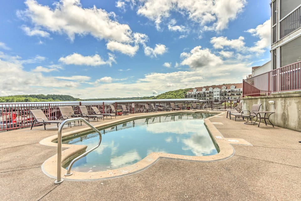Boat, Fish & Swim On-Site: Lake of The Ozarks Unit Apartment in Ozark Mountains