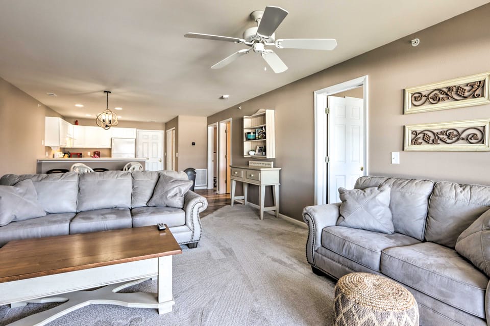 Boat, Fish & Swim On-Site: Lake of The Ozarks Unit Apartment in Ozark Mountains