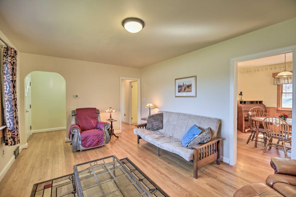 Quaint Creekside Home w/ Spacious Deck & Yard House in Virginia