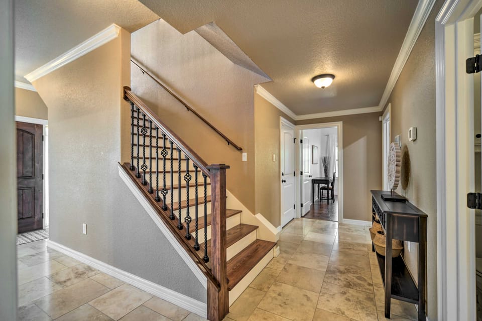 Luxe Canyon Lake Home w/ Gorgeous Lake Views! House in Canyon Lake