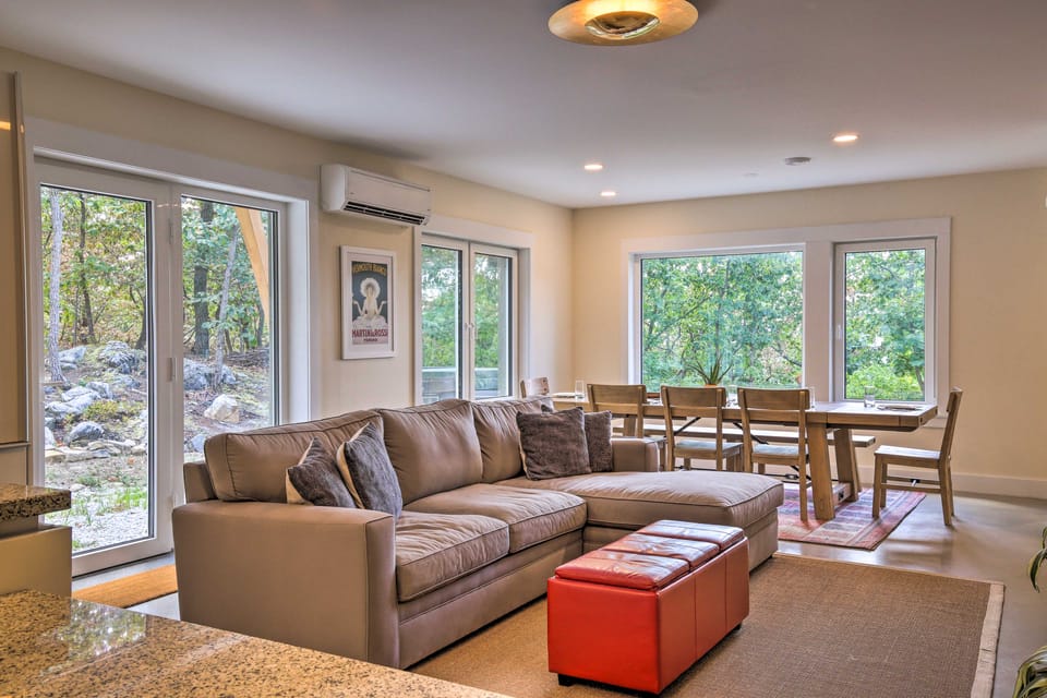 'The Glabin’: Garrison Gem w/ Hot Tub & Fire Pit House in Philipstown
