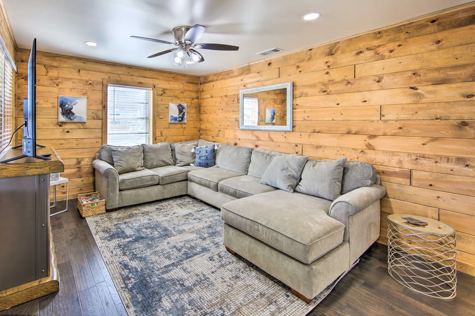 Lakefront Daingerfield Retreat w/ Shared Dock! House in Texas
