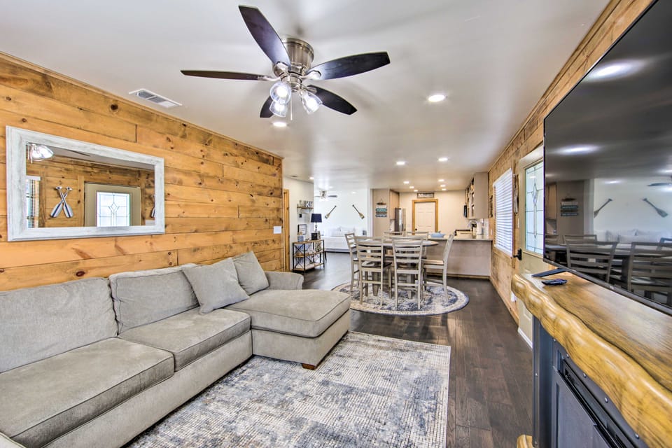 Lakefront Daingerfield Retreat w/ Shared Dock! House in Texas